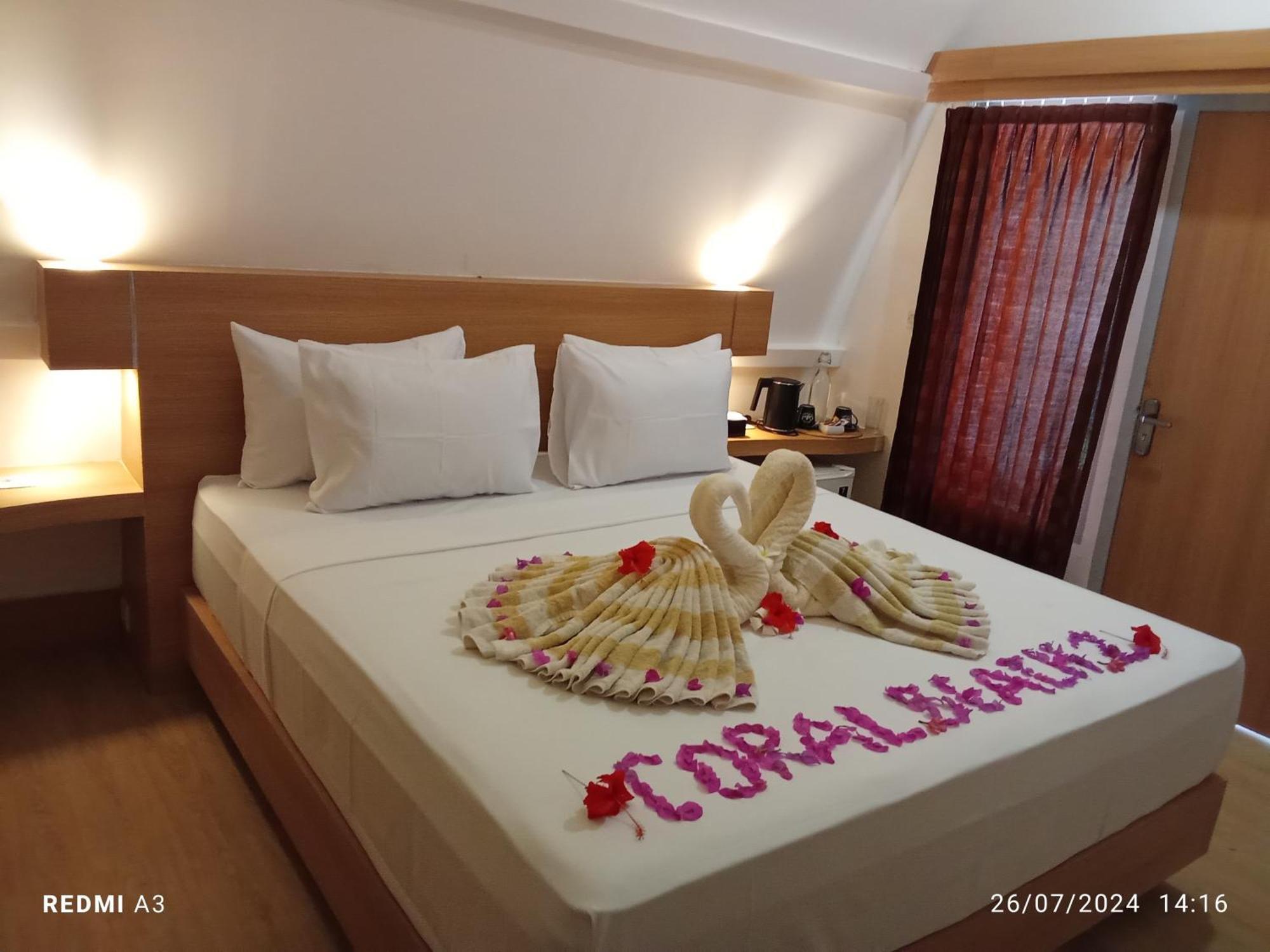 Coral Beach 2 Bungalow Гили Траванган Экстерьер фото